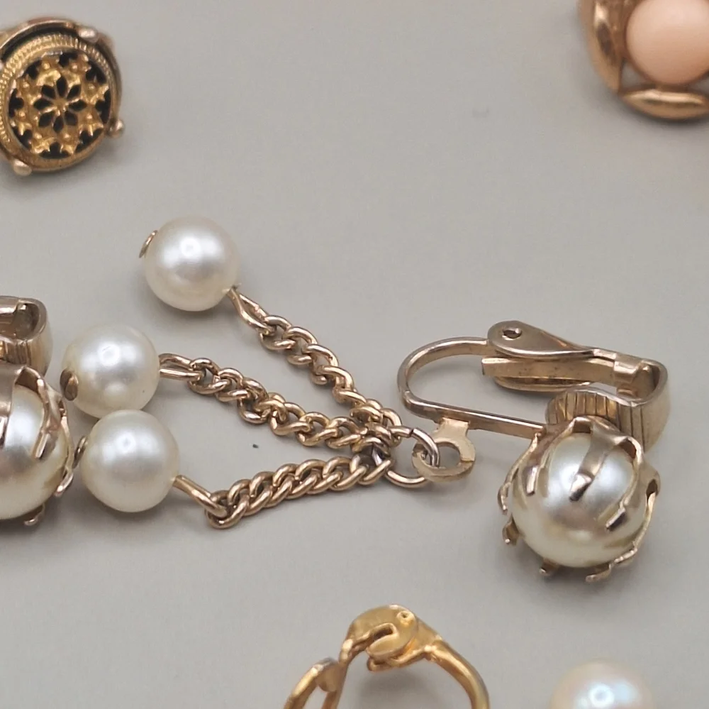 Vintage Clip-On & Screw-Back Earring Bundle – Sarah Coventry, Avon, LA Segal+ - Picture 10 of 16